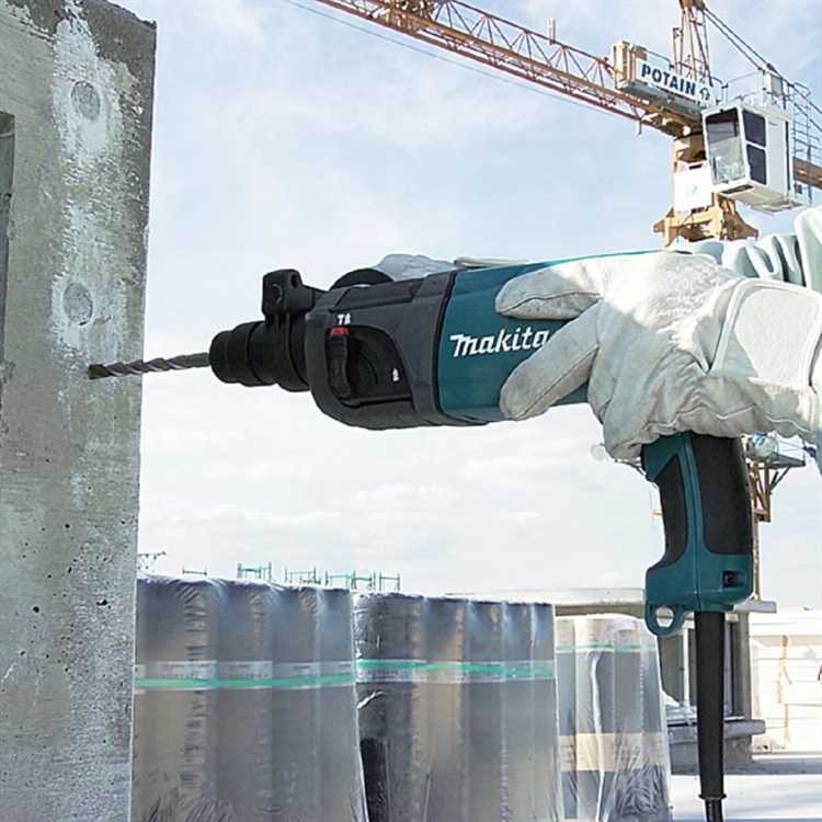 Для работы понадобятся оригинальная смазка Makita, крестовая отвертка, плоская отвертка и шестигранные ключи. Важно соблюдать порядок сборки, начиная с установки ударного механизма и заканчивая фиксацией корпуса. Смазка наносится на шестерни и подшипники в ограниченном количестве – избыток может привести к перегреву, а недостаток ускорит износ.