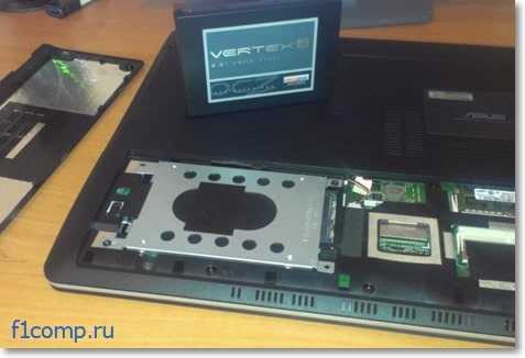 Извлечение старого накопителя и установка SSD