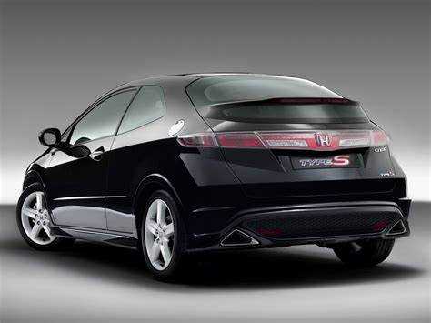 Чем отличается honda civic viii от рестайлинг