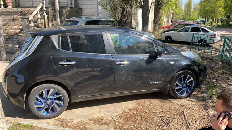 Как различаются зарядные параметры ZEO и AZEO для Nissan Leaf