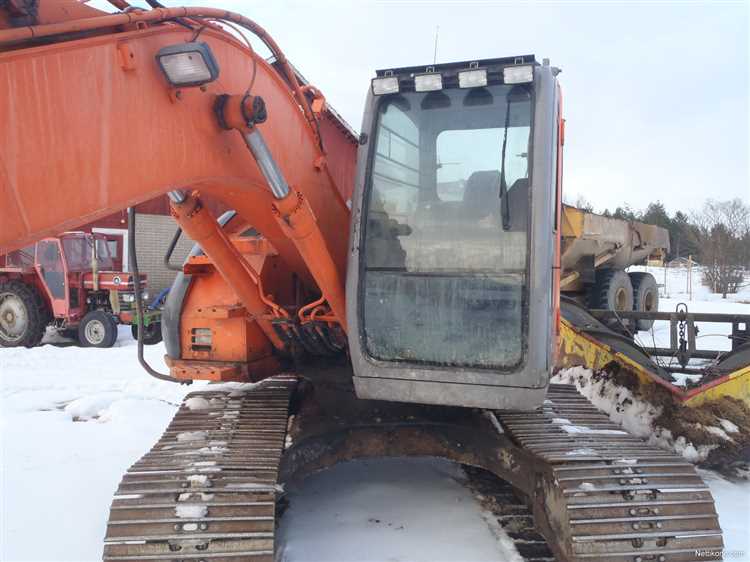 Обзор основных характеристик экскаватора Hitachi 135