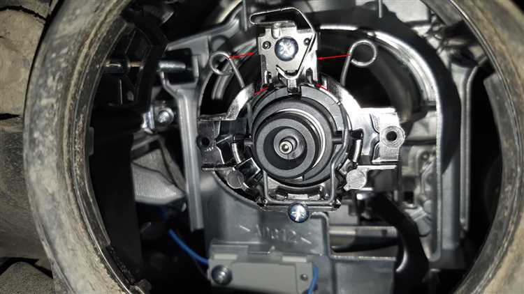 Демонтаж креплений и снятие защитных элементов фары Mazda CX 5