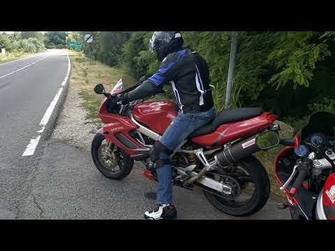 Где находится расширительный бачок на Honda VTR1000F и как к нему добраться