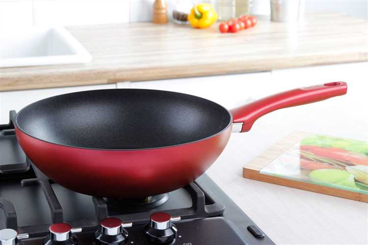 Какая сковорода лучше удерживает тепло: Tefal или Pyrex?