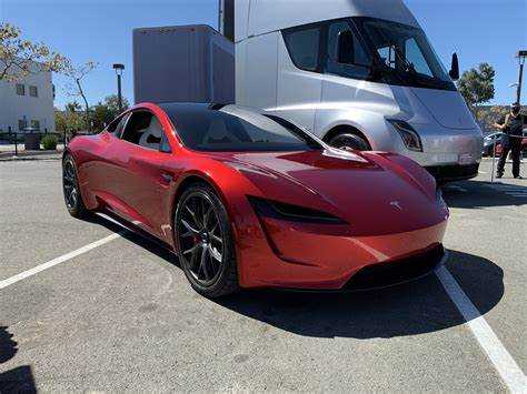 Какие факторы влияют на максимальную скорость Tesla на трассе