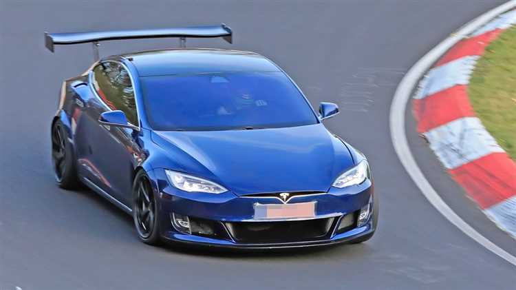 Какова роль электрических моторов в мощности Tesla Model S Plaid