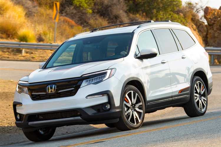 Разница в ценах между комплектациями Honda Pilot 2025 года