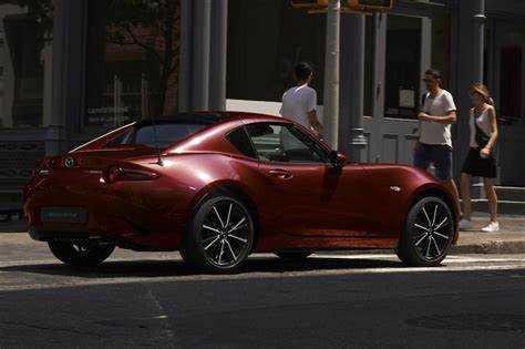 Сколько стоит новая Mazda MX 5 в базовой комплектации в 2025 году