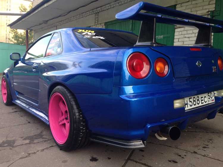 Разница в цене между купе и седанами Nissan Skyline R34