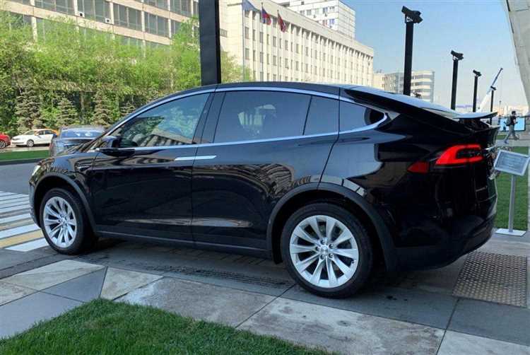 Какие опции влияют на конечную цену Tesla Model X