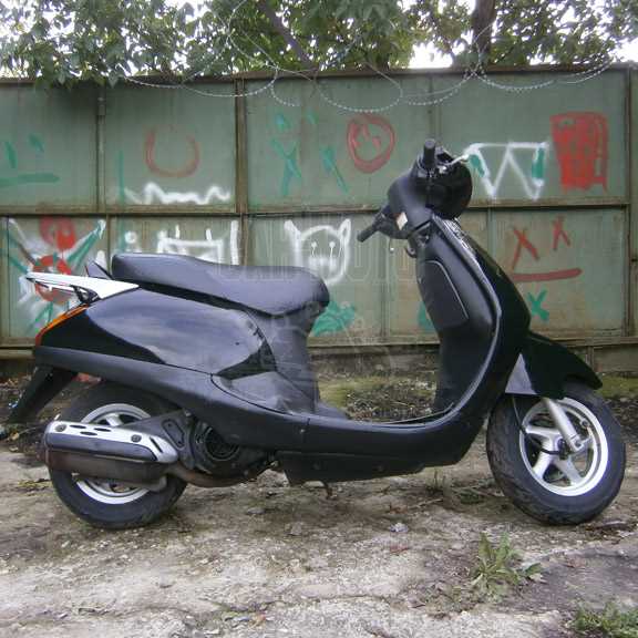 Какая стоимость нового скутера Honda Lead 100 в разных регионах России?