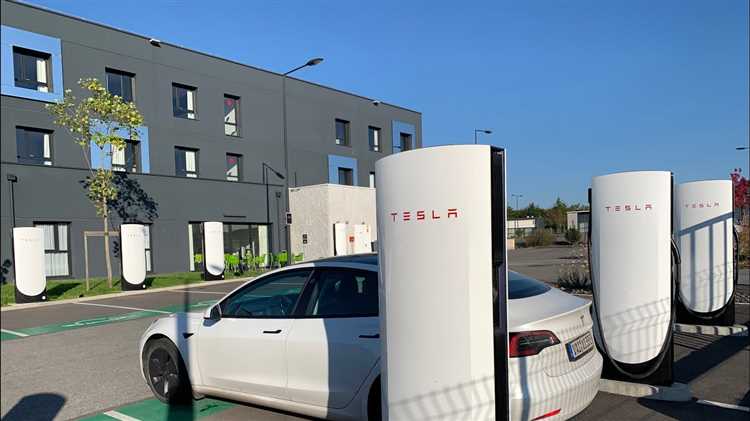 Стоимость доставки автомобиля Tesla из США в Беларусь, Россию, Казахстан и Украину может значительно варьироваться в зависимости от множества факторов, включая тип перевозки, логистическую компанию и таможенные пошлины. Однако можно выделить несколько ключевых аспектов, которые помогут оценить ориентировочные расходы для каждой страны.