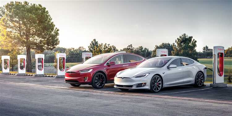 Какие дополнительные расходы связаны с владением Tesla Model X в 2025 году?