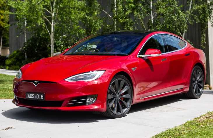 Как изменялась цена Tesla Model S Plaid за последние годы