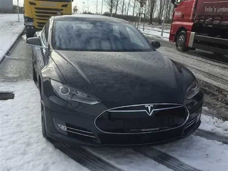 Влияние курса доллара на цену Tesla Roadster в рублях